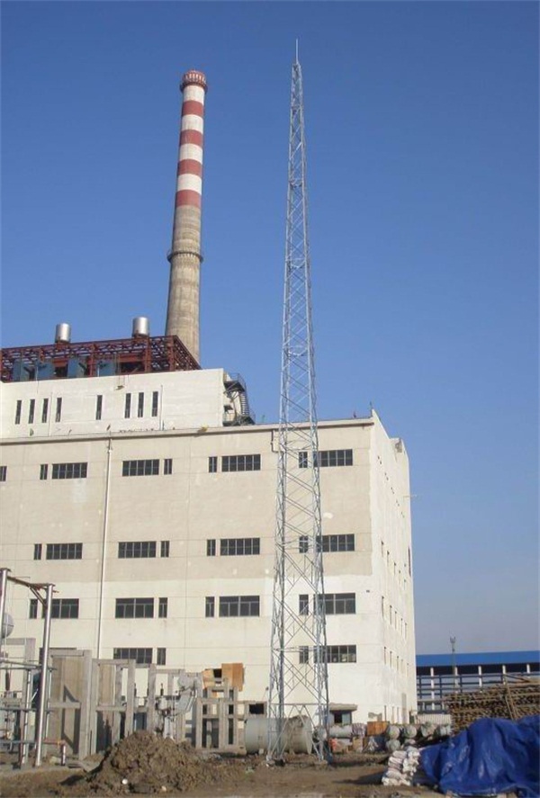 為河南安陽某工廠安裝避雷塔